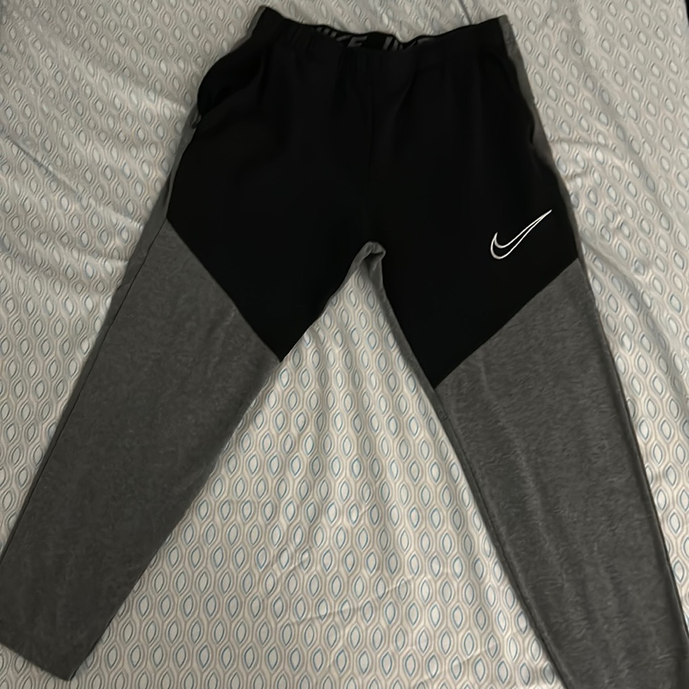 Men’s Large Black and Grey Therma-Fit Sweatpants